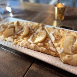 Ambi Wine Bar & Desserts - Dessert flatbread