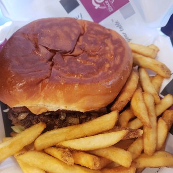 JLB Eatery Stella Link - A ridiculous burger I don't recall the name of. Packed half this puppy home for later. - Burgers Near Me - Houston, Texas JLB Eatery Stella Link - A ridiculous burger I don't recall the name of. Packed half this puppy home for later. - Burgers Near Me - Houston, Texas