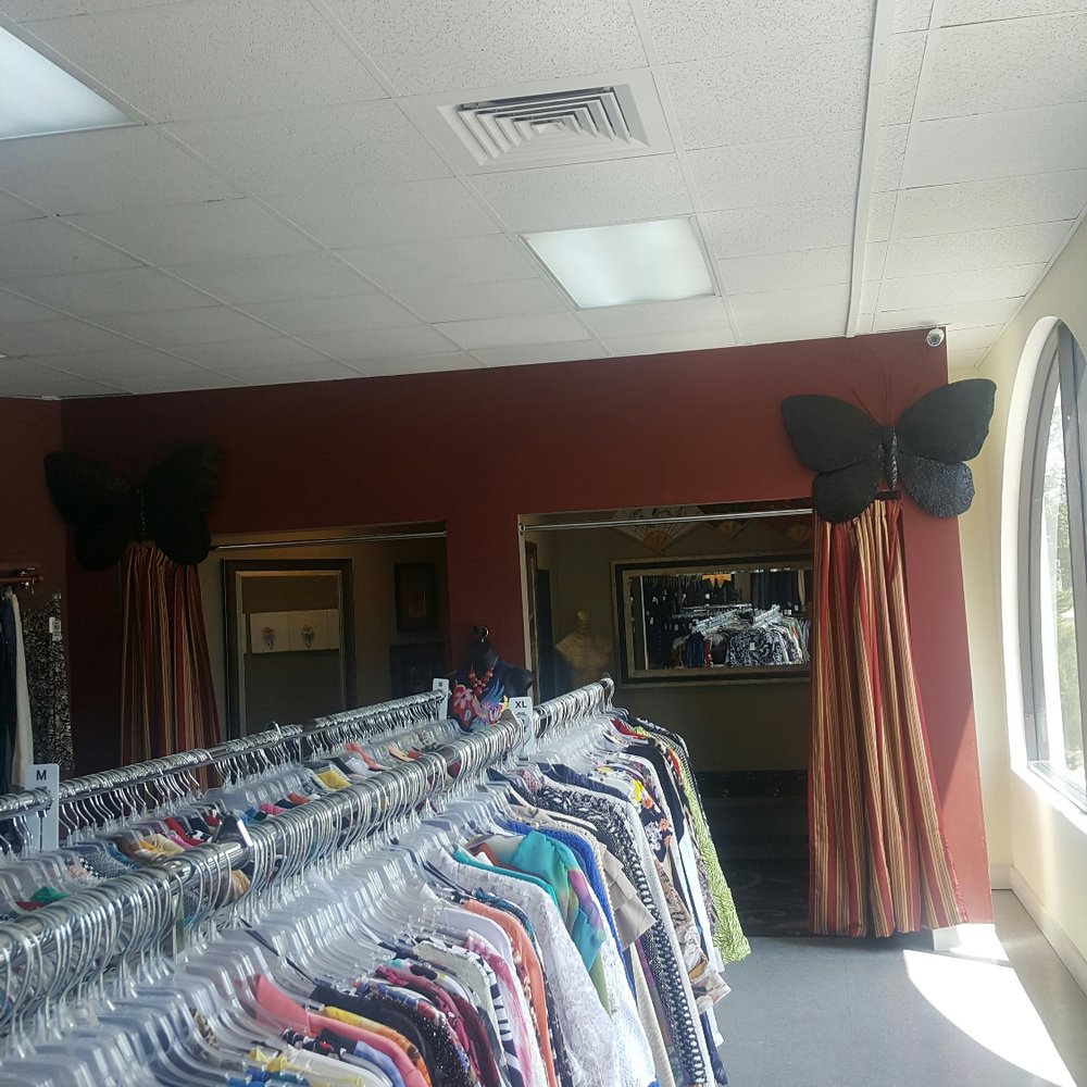 Bella Tu Boutique - Sight to dressing rooms - Used, Vintage & Consignment Near Me - Virginia Beach, Virginia