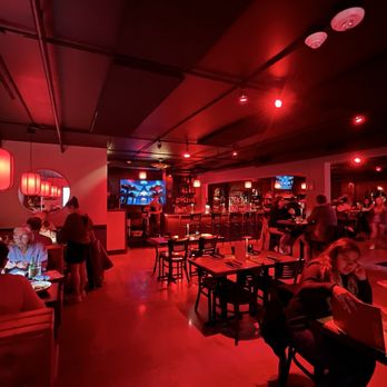 Singapore Room - Lounges Near Me - Saugatuck, Michigan Singapore Room - Lounges Near Me - Saugatuck, Michigan