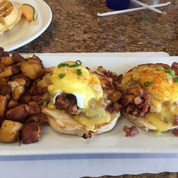 Corner Cafe - Hash benedict - Cafes Near Me - Stoughton, Massachusetts