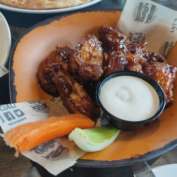 Gabby's - 9 piece single wings, but they do have a larger option as well - Bars Near Me - Mississauga, Ontario