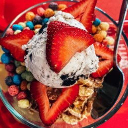 Frosted Flakes and birthday fruity pebbles with lactose free cooked and cream ice cream and strawberries Frosted Flakes and birthday fruity pebbles with lactose free cooked and cream ice cream and strawberries