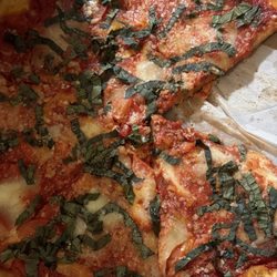 Gusto's Pizza - Margherita Pizza