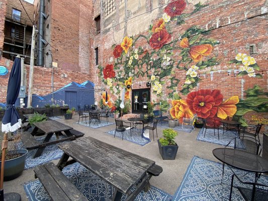 Paramount Cafe by null