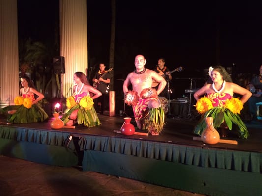 Hawaii Alive Luau Show by null