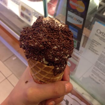 Häagen-Dazs - My slice of heaven, Brownie a la Mode with chocolate sprinkles on a waffle cone. - Ice Cream & Frozen Yogurt Near Me - Freehold, New Jersey Häagen-Dazs - My slice of heaven, Brownie a la Mode with chocolate sprinkles on a waffle cone. - Ice Cream & Frozen Yogurt Near Me - Freehold, New Jersey