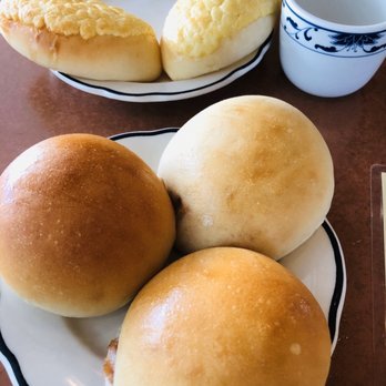 Goodworld Chinese Restaurant - Yellow cream bun (back), Pork Bun (front) - Dim Sum Near Me - Portland, Oregon Goodworld Chinese Restaurant - Yellow cream bun (back), Pork Bun (front) - Dim Sum Near Me - Portland, Oregon