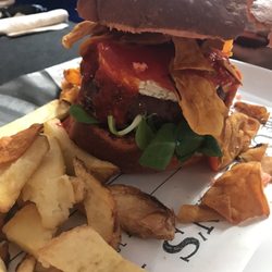 Niño Malo - Goat cheese hamburger (medium rare)