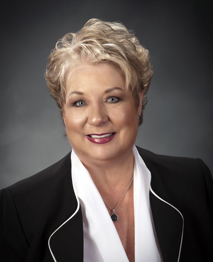 MELANGE GALLERY OF SALONS Updated September 2024 400 W Parkwood Ave, Friendswood, Texas