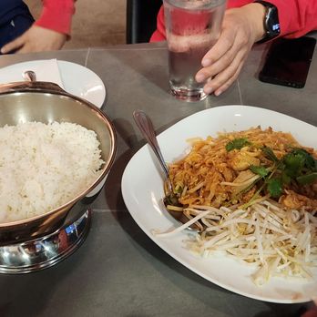 Thai House - Large rice and Pad Thai with chicken - Thai Near Me - Monterey Park, California Thai House - Large rice and Pad Thai with chicken - Thai Near Me - Monterey Park, California