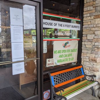 El Zarape - Outside waiting area - Mexican Near Me - Cypress, California