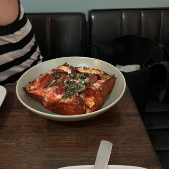 Moonrise Pizza - Gluten free pepperoni pizza - Wine Bars Near Me - Amador City, California