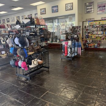 South Corona Auto Spa - Inside waiting area - Car Wash Near Me - Corona, California South Corona Auto Spa - Inside waiting area - Car Wash Near Me - Corona, California