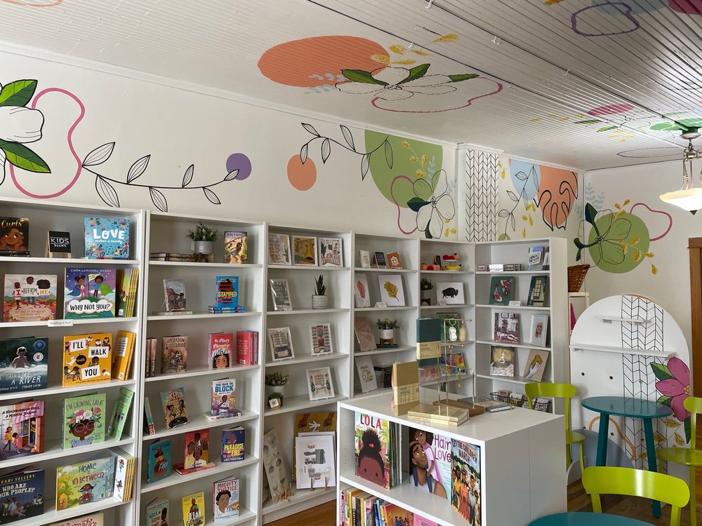 ITTY BITTY BOOKSTORE Updated September 2024 123 E Main St