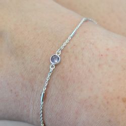 Glam Bar Bazaar - Silver bracelet with a purple birthstone charm