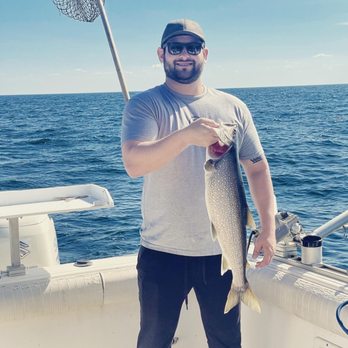 Storm Warning Chicago Fishing Charters - Laker - Fishing Near Me - Chicago, Illinois