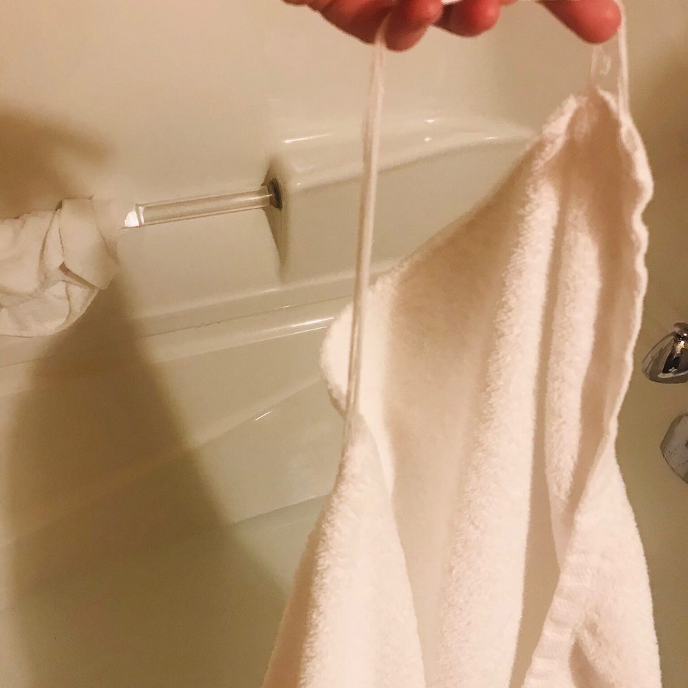 Norwood Motel - Ripped towels - Hotels Near Me - Terrace Bay, Ontario