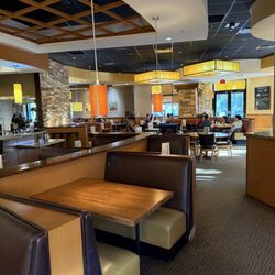 California Pizza Kitchen - Interior