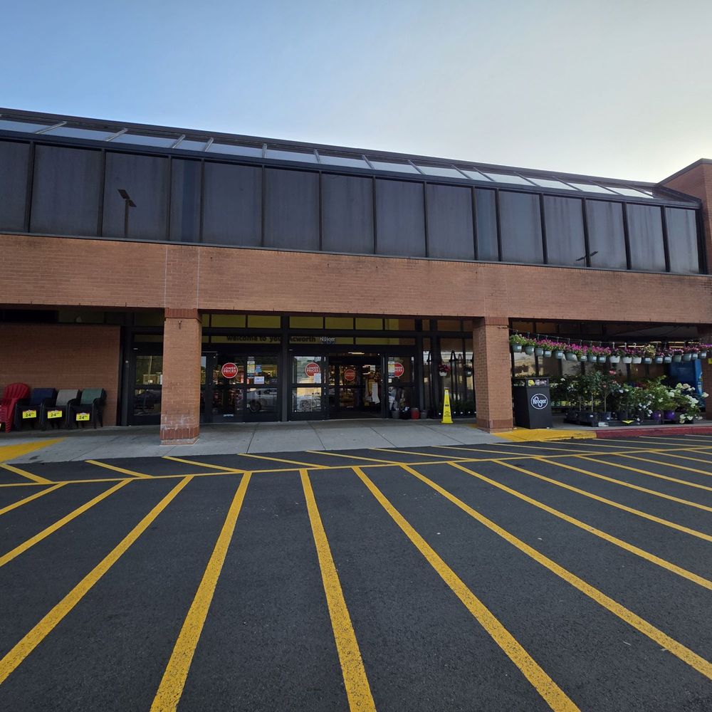 Kroger - This is the front of the Kroger, with gas station facing Cobb Parkway. - Grocery Near Me - Acworth, Georgia
