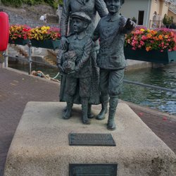 Annie Moore Statue - Annie Moore Statue