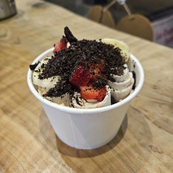 Kween’s - Nutella with banana, oreo and strawberries - Ice Cream & Frozen Yogurt Near Me - Mountain View, California