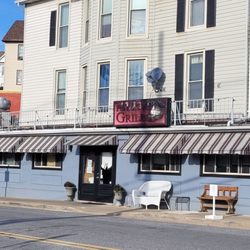 Potomac Street Grill - Don't mind the sign - they're open!!!