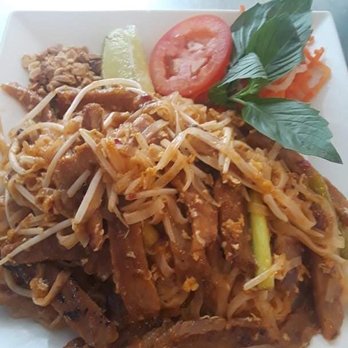 Ba Mien Bistro - Beef Pad Thai - Vietnamese Near Me - Houston, Texas