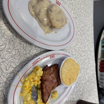 Sunliner Diner - Diners Near Me - Orange Beach, Alabama
