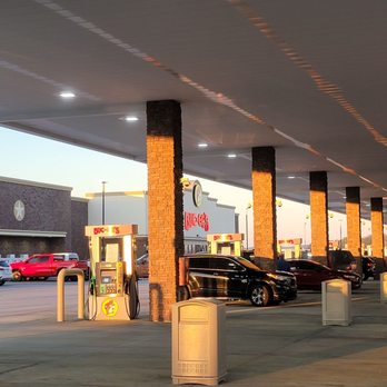 Buc-ee's - Gas Stations Near Me - Calhoun, Georgia