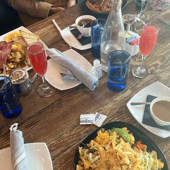 Blackwall Hitch - Big breakfast combo (left corner), chicken and waffes (right corner), chorizo breakfast skillet (bottom right) - New American Near Me - Baltimore, Maryland Blackwall Hitch - Big breakfast combo (left corner), chicken and waffes (right corner), chorizo breakfast skillet (bottom right) - New American Near Me - Baltimore, Maryland