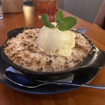 Broadway Grill - Seasonal pear crumble - American Near Me - Burlingame, California