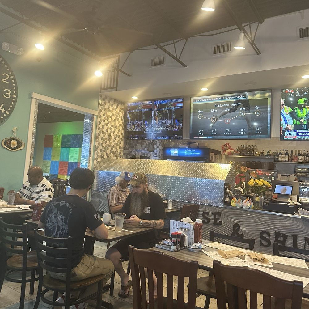 The Breakfast Table - Inside - Waffles Near Me - Pensacola, Florida The Breakfast Table - Inside - Waffles Near Me - Pensacola, Florida