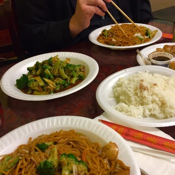 China Garden - Veggie lo mein, broccoli in garlic sauce, & fried dumplings. - Chinese Near Me - Elgin, Oklahoma