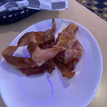 Johnny's Roadside Diner - Very overcooked bacon - American Near Me - Hadley, Massachusetts