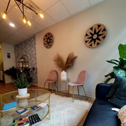 Intuition Spa & Wellness - Some more seats in the waiting area