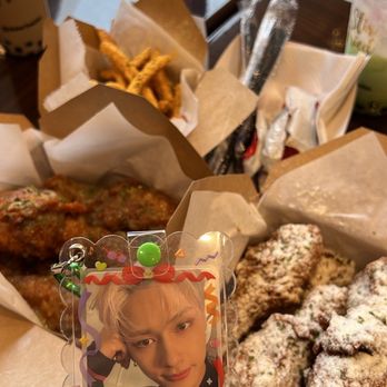 Vons Chicken - Cheddar French Fries, D. Crispy Fried Chicken with Honey Butter Full, and I believe the other is the garlic one ft Wen Junhui - Korean Near Me - Sacramento, California Vons Chicken - Cheddar French Fries, D. Crispy Fried Chicken with Honey Butter Full, and I believe the other is the garlic one ft Wen Junhui - Korean Near Me - Sacramento, California