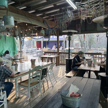 Catch Me If You Can - Additional seating outside - Seafood Near Me - Flint, Texas Catch Me If You Can - Additional seating outside - Seafood Near Me - Flint, Texas