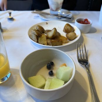 Cafe On Oak - Breakfast & Brunch Near Me - Chicago, Illinois Cafe On Oak - Breakfast & Brunch Near Me - Chicago, Illinois