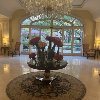 The Langham Huntington, Pasadena - The lobby is beautiful with lots of fresh flowers - Hotels Near Me - Pasadena, California