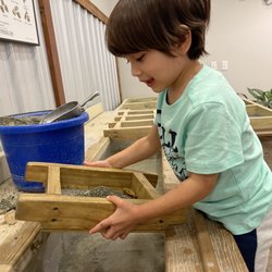 Treasure Quest Mining - Finding diamonds!