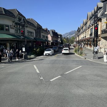 Elk + Avenue Hotel - Welcome to downtown Banff - Hotels Near Me - Banff, Alberta Elk + Avenue Hotel - Welcome to downtown Banff - Hotels Near Me - Banff, Alberta