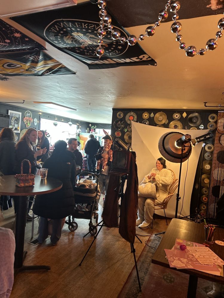 Bad Moon Saloon Logo