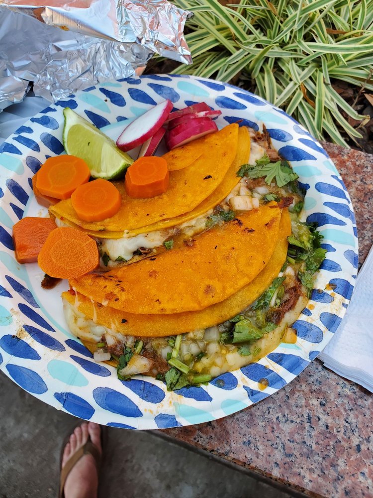 Monchie’s Red Tacos