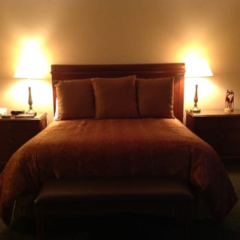 Genesee Grande Hotel - King bedroom - Hotels Near Me - Syracuse, New York Genesee Grande Hotel - King bedroom - Hotels Near Me - Syracuse, New York
