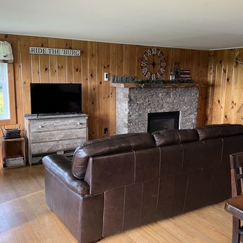 Moose Pond Lodge - Living room. Nice lazyboy barely in view on the right. - Vacation Rentals Near Me - Stewartstown, New Hampshire Moose Pond Lodge - Living room. Nice lazyboy barely in view on the right. - Vacation Rentals Near Me - Stewartstown, New Hampshire
