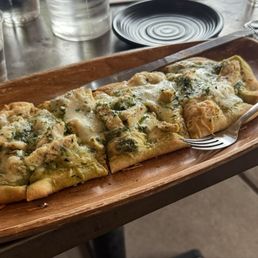 Chicken pesto flatbread Chicken pesto flatbread