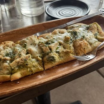 Wine Mountains - Chicken pesto flatbread - Wine Bars Near Me - Pinetop-Lakeside, Arizona Wine Mountains - Chicken pesto flatbread - Wine Bars Near Me - Pinetop-Lakeside, Arizona