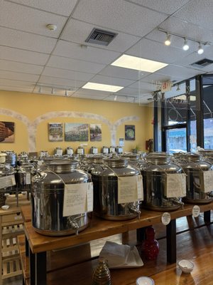 Olive del Mondo: Olive Oils, Vinegars & Vegan Mini Mart by null