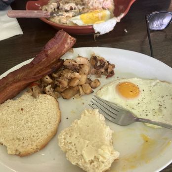 Cascade Biscuit Kitchen - Billie Nillie and Breakfast Plate - Breakfast & Brunch Near Me - Springfield, Oregon Cascade Biscuit Kitchen - Billie Nillie and Breakfast Plate - Breakfast & Brunch Near Me - Springfield, Oregon